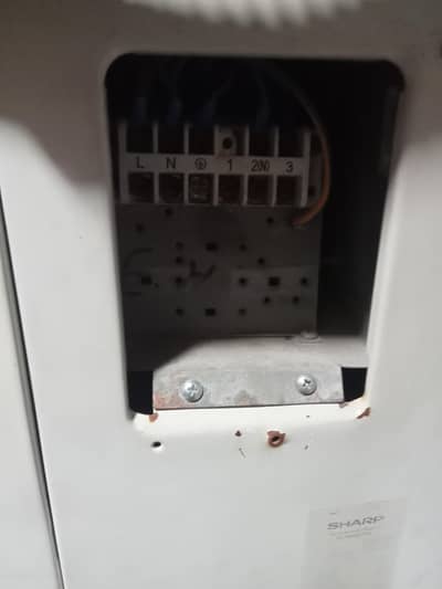 sharp sharp 2 ton DC inverter cabinet for sall good condition