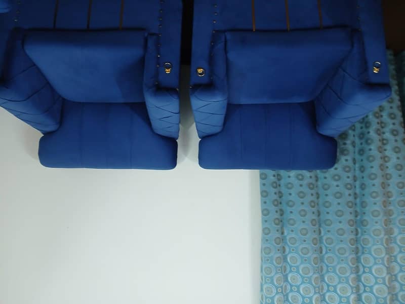 Good Condition Sofa Set 3