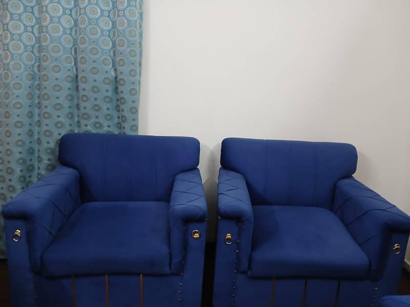 Good Condition Sofa Set 4