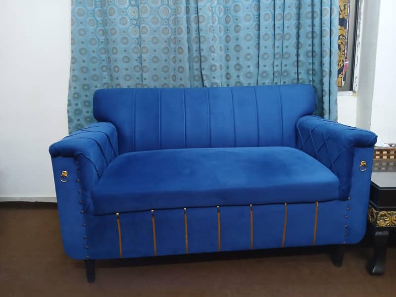Good Condition Sofa Set 6
