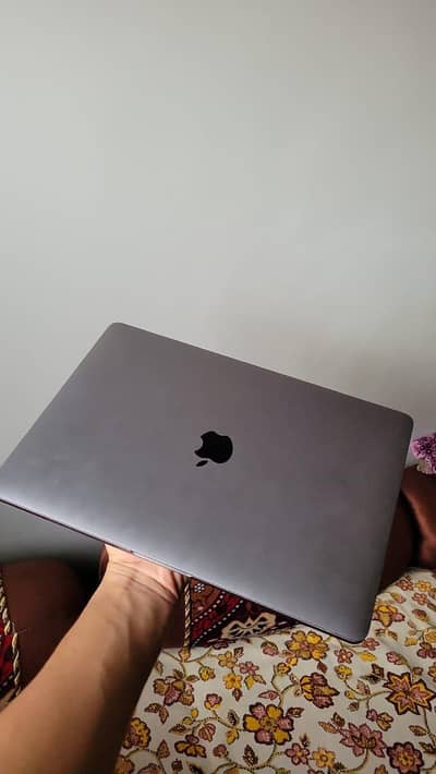 Macbook Pro M2 13.3'' 2022 8|256GB Condition 10/10.