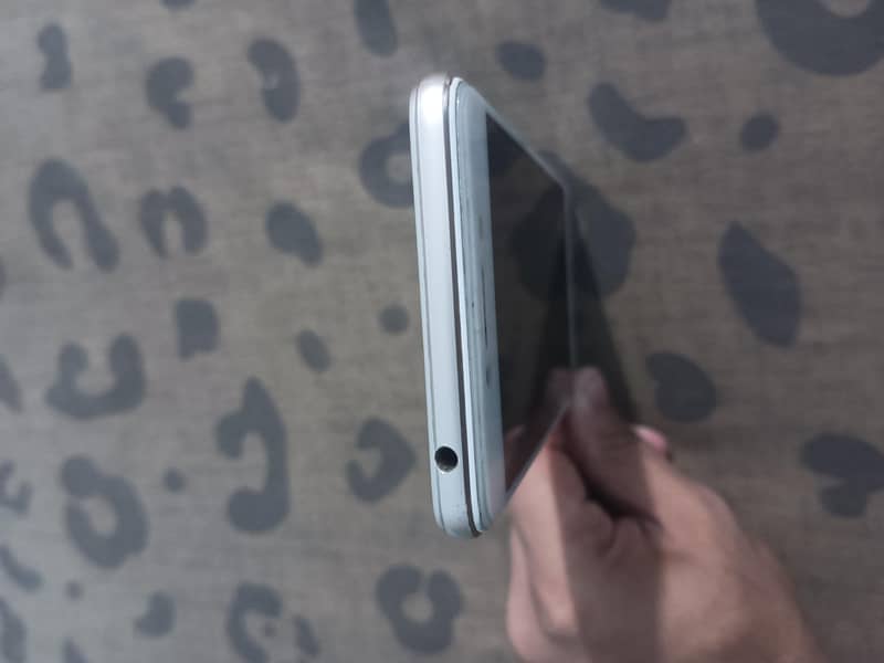 OPPO A37 8