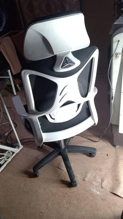 10/10 condition Stable Gaming Chair