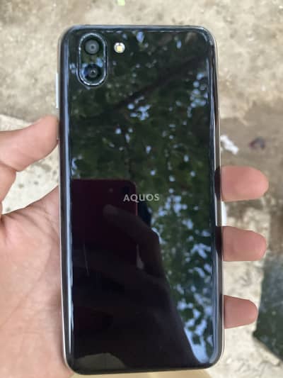 Sharp Aquos R2