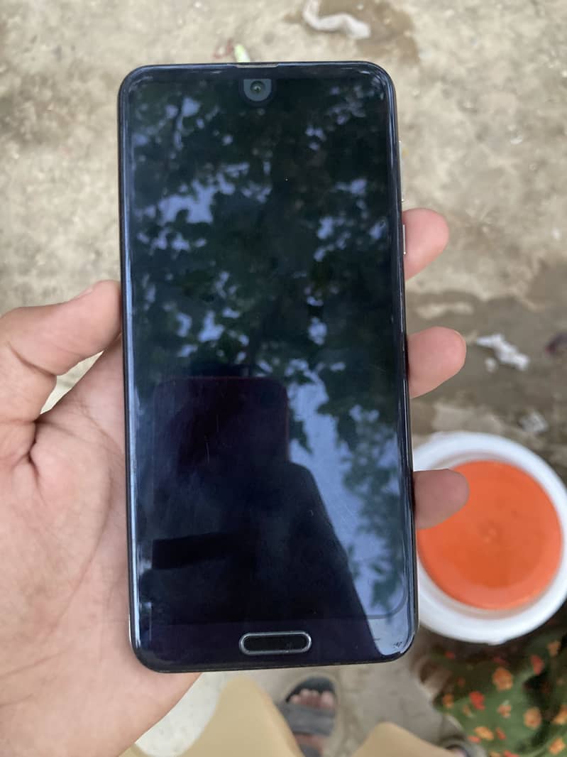 Sharp Aquos R2 1