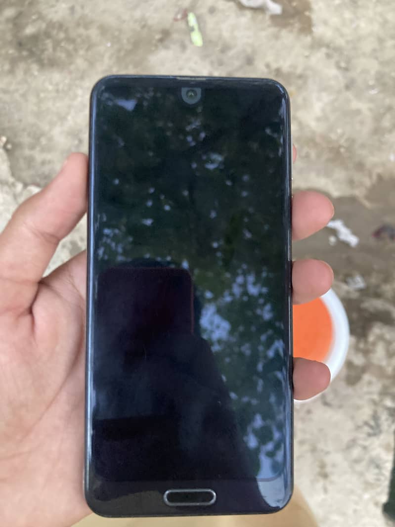 Sharp Aquos R2 3
