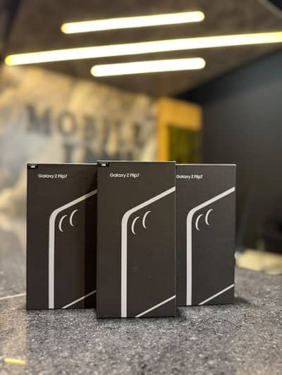 Brand New Box Pack Samsung Galaxy Z Flip 7 256GB (JV) SIM Lock USA