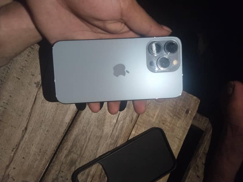 Apple iPhone 13 Pro 4