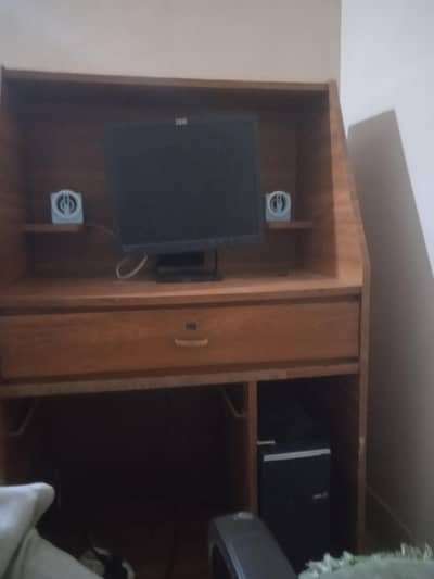 Computer table