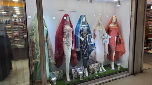 SALESMAN - LADIES CLOTHING SHOP