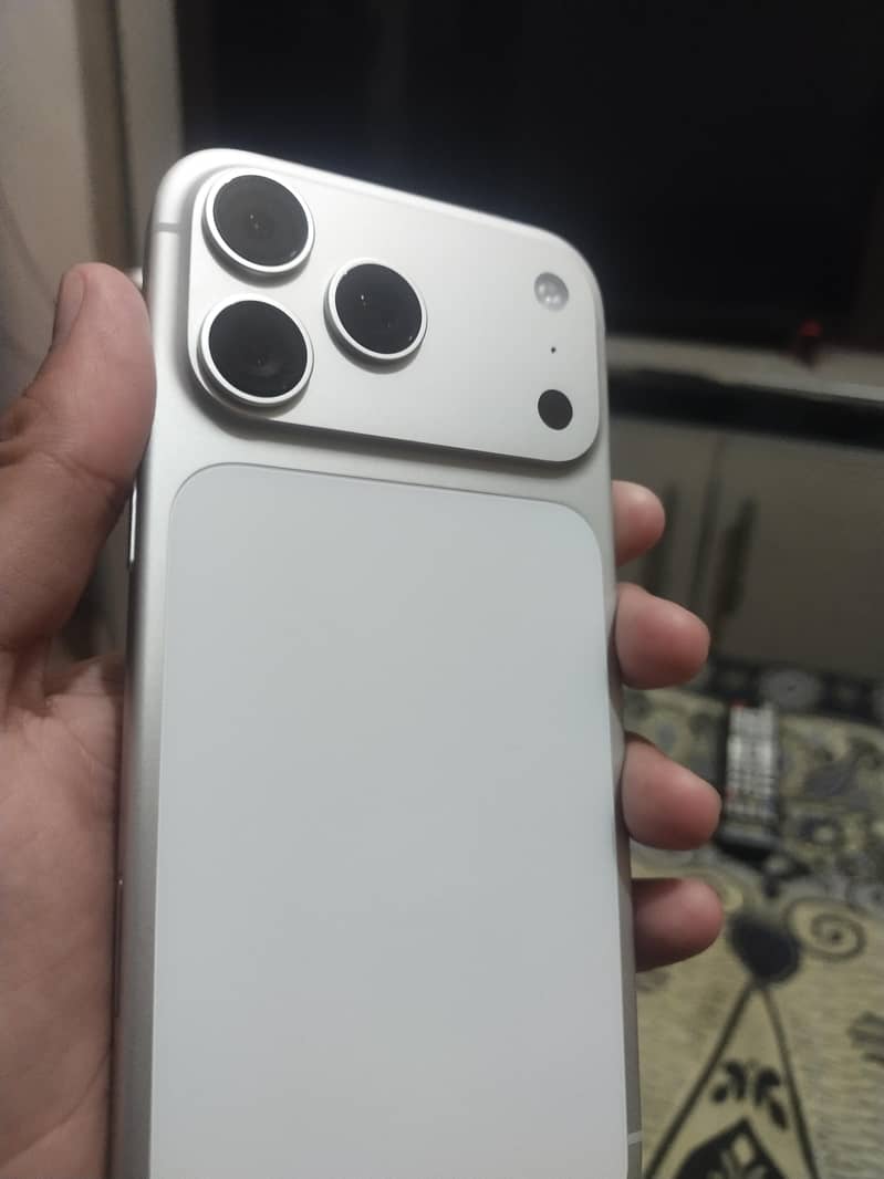 Apple iPhone 17 Pro Max 0