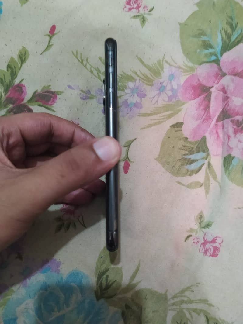 Apple iPhone X 3