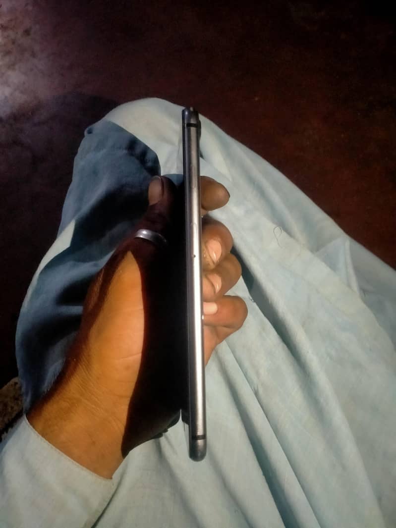 Apple iPhone 8 Plus 3