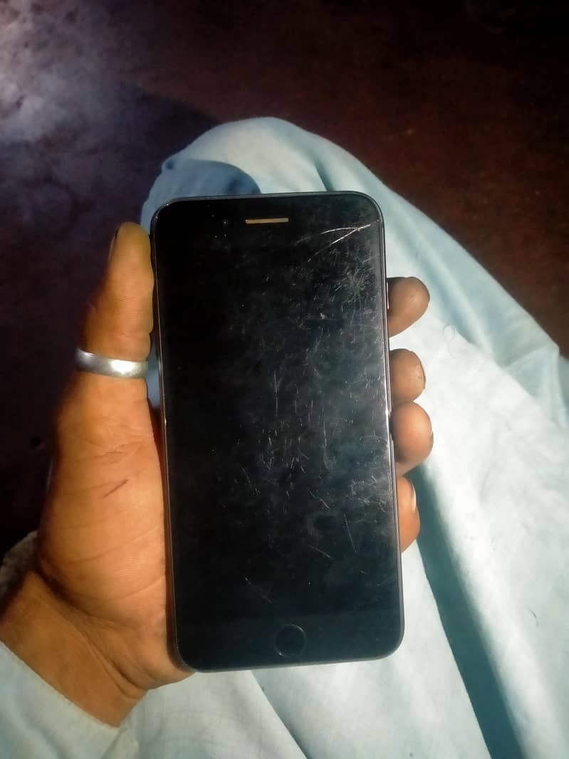 Apple iPhone 8 Plus 4