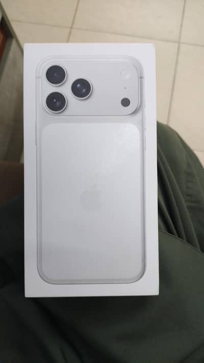 Apple iPhone 17 Pro Max box pack