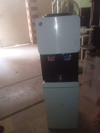 assalamualaikum for sale water dispenser hot cold condition bilkul thk