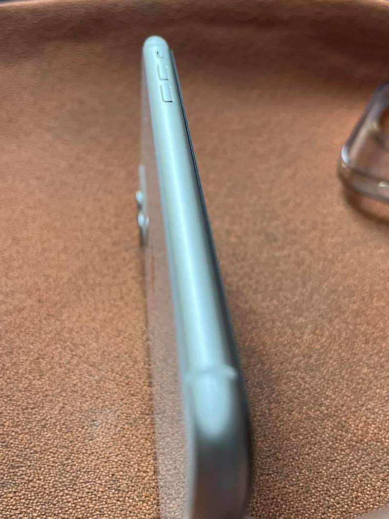 Apple iPhone 11 3