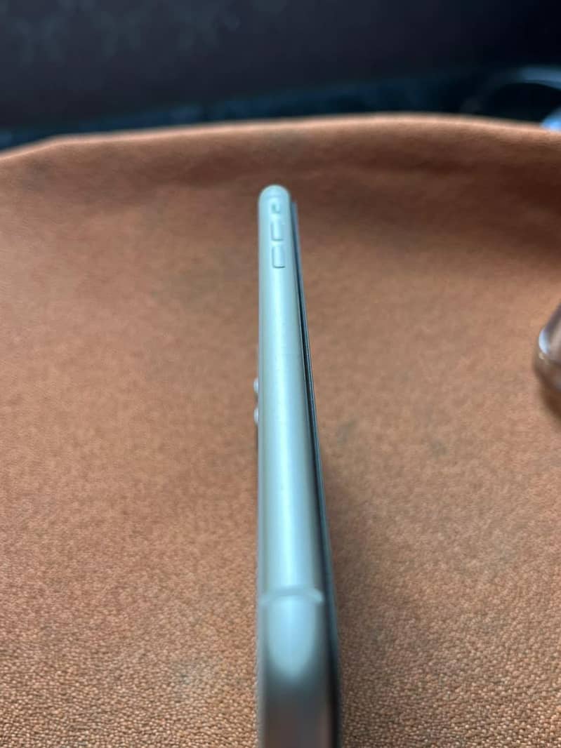 Apple iPhone 11 4