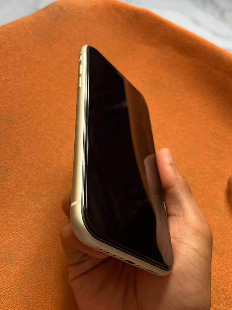 Apple iPhone 11 5