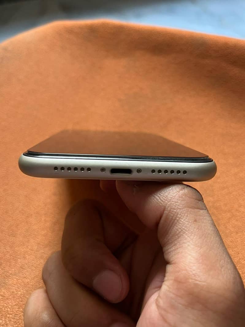 Apple iPhone 11 6