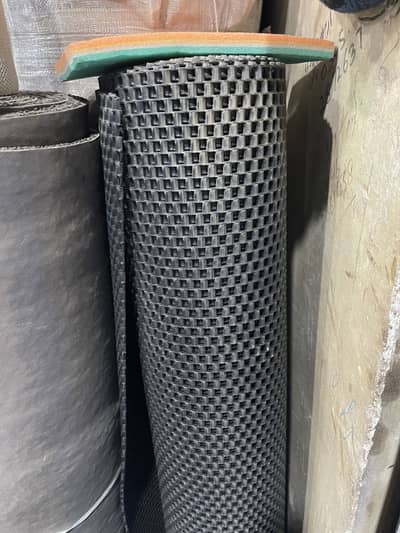 Anti slip rubber mat ( delievery available)