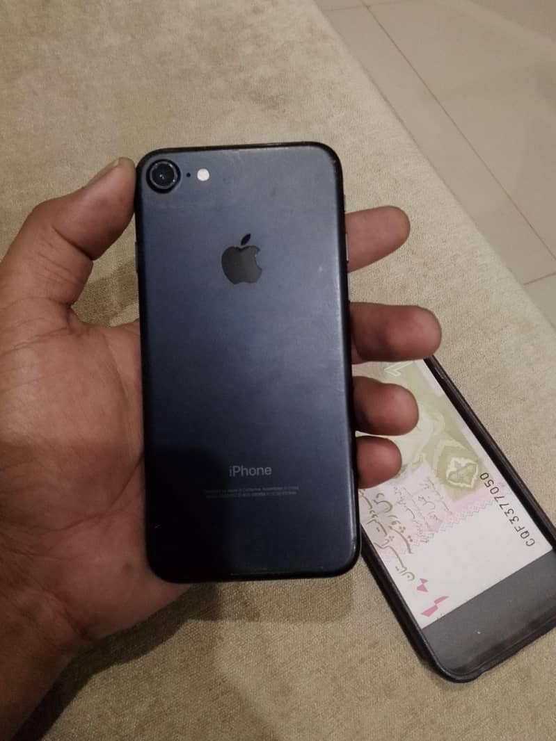 Apple iPhone 7 2