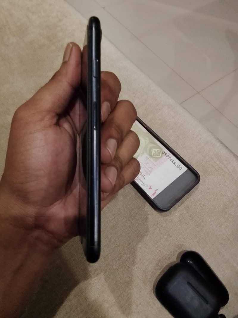 Apple iPhone 7 3