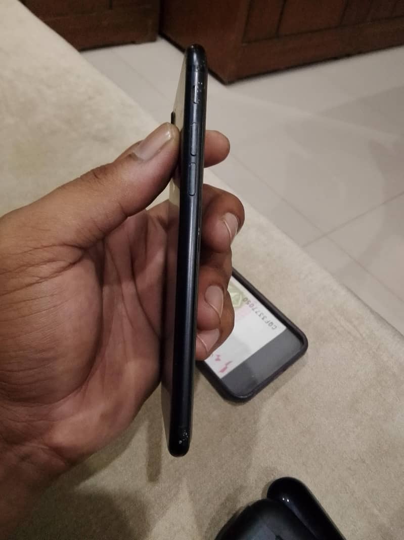 Apple iPhone 7 4