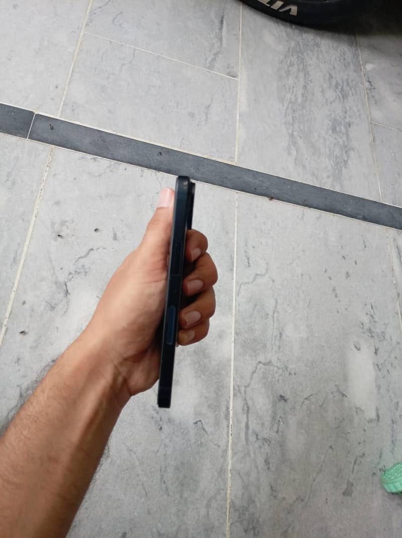 Apple iPhone 14 3