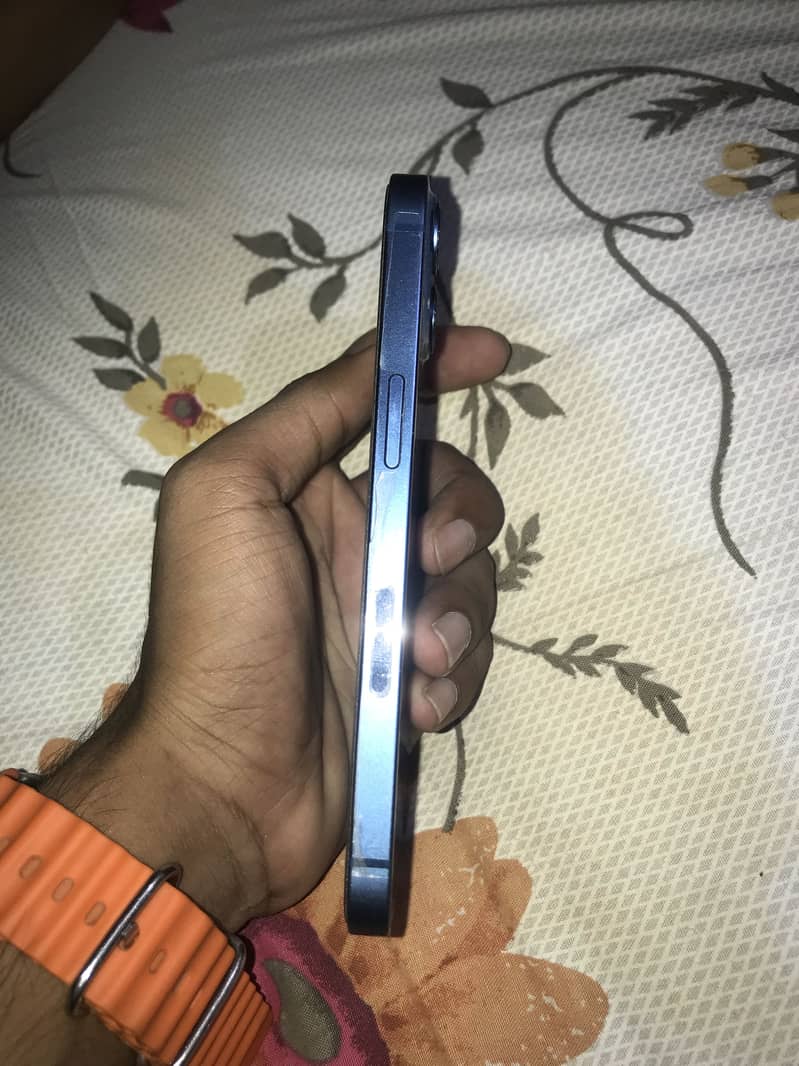 Apple iPhone 13 1