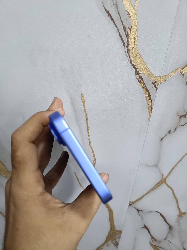 Apple iPhone 16 2