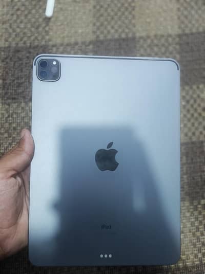 ipad pro 11 inch 2nd generation with excellent condition