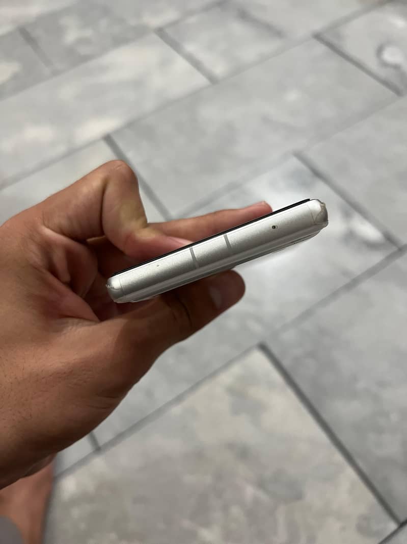 Google Pixel 7a 5