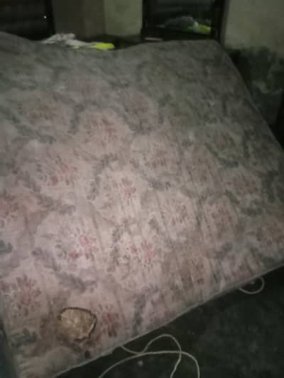 duable bed metress hai Jo k normal conditions mai hai