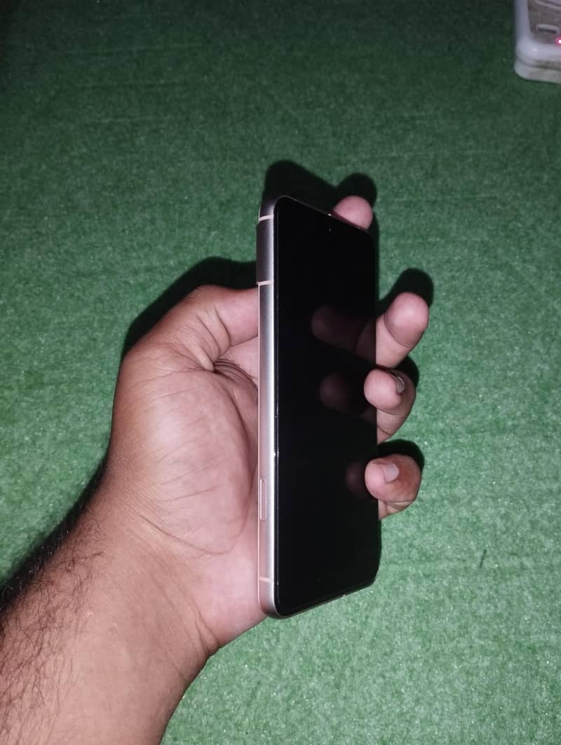 Google Pixel 8 4