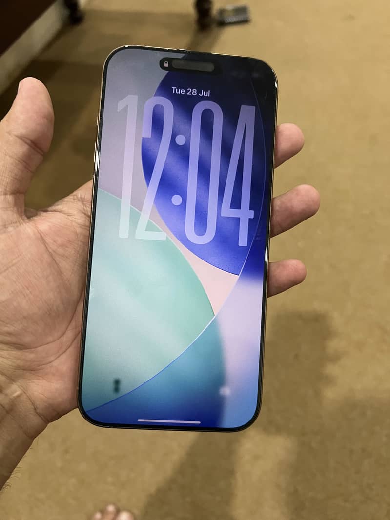 Apple iPhone 16 Pro Max 0