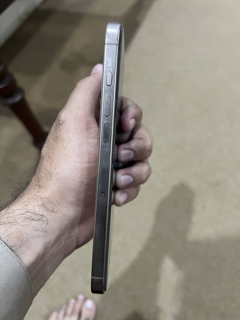 Apple iPhone 16 Pro Max 2