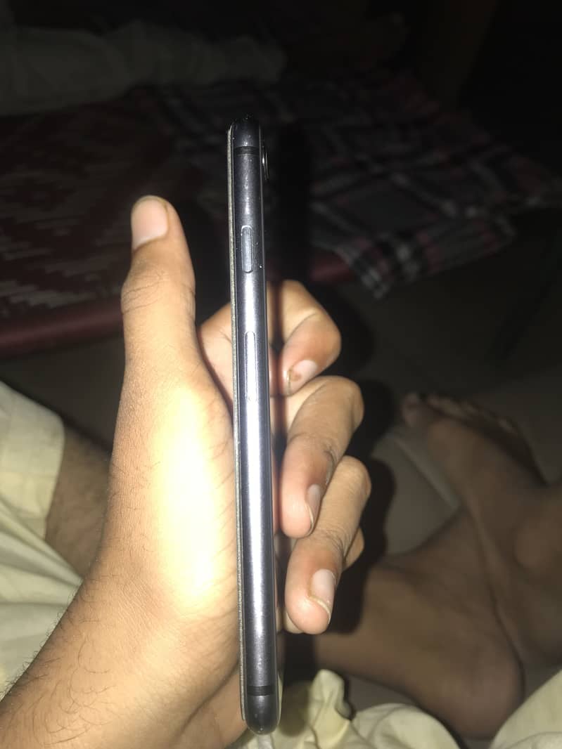 Apple iPhone 8 1