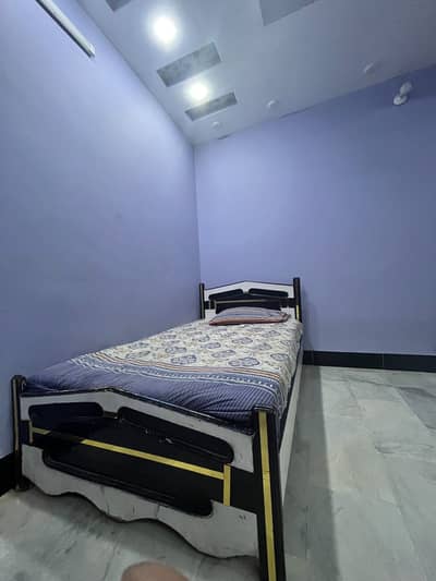 Single bad with comfortable mattress