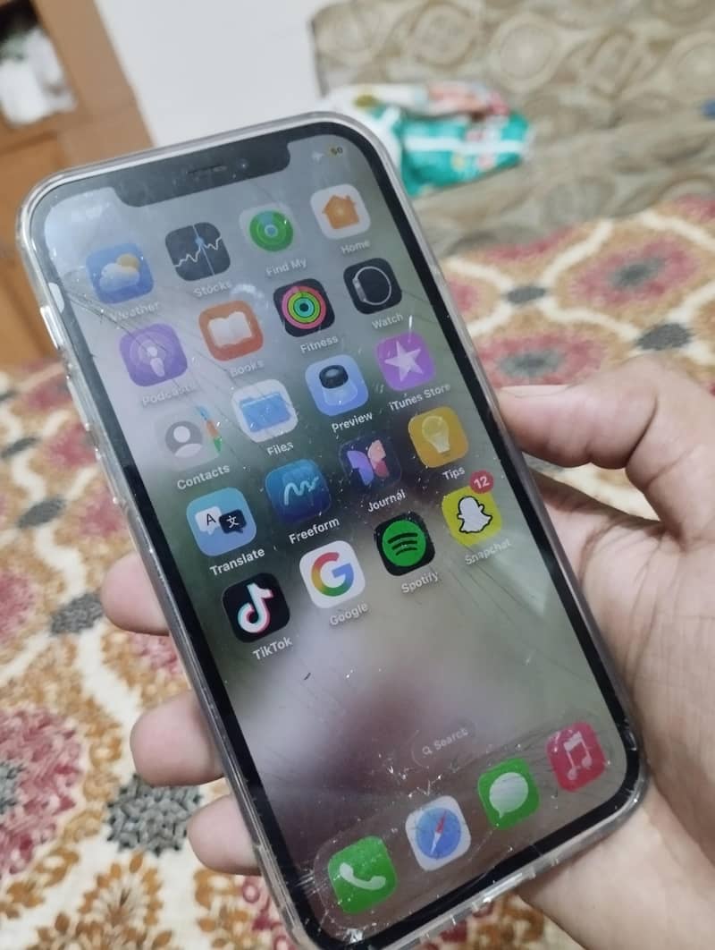 Apple iPhone 12 1