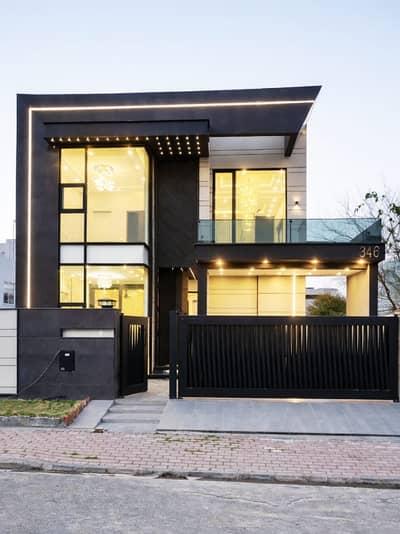 10 Marla Elegant House Available For Sale In Bahria Town Lahore