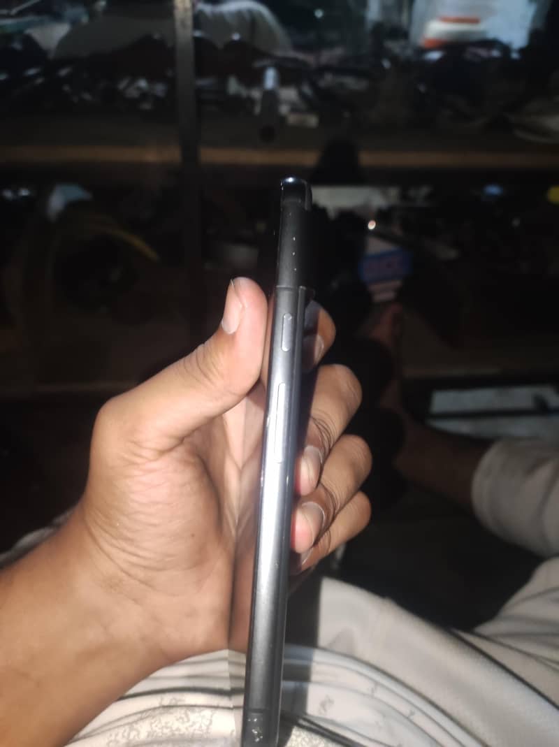 Google Pixel 8 4