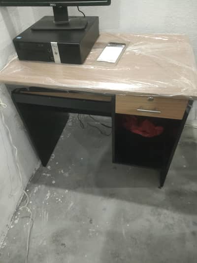 brand new computer table for office work 100% new and clean