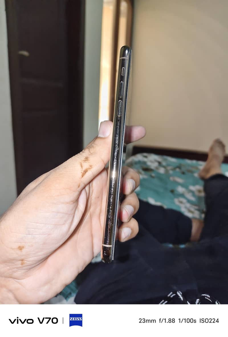 iPhone 11 Pro Max 5