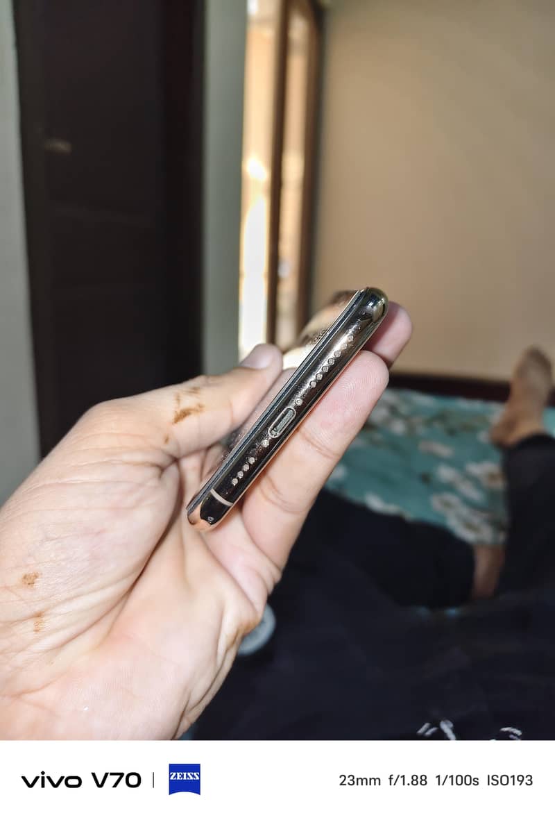 iPhone 11 Pro Max 6