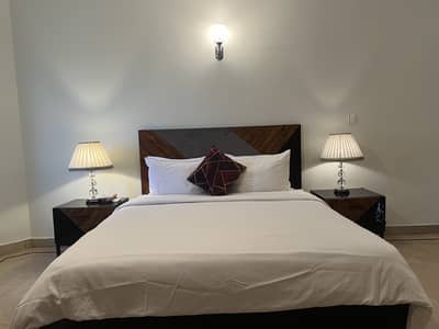Designer bed set Dubai Marina homes design