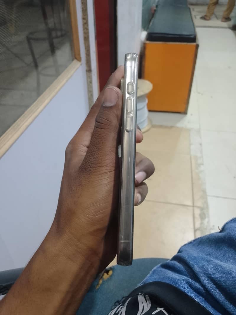 iphon 16 pro max 1