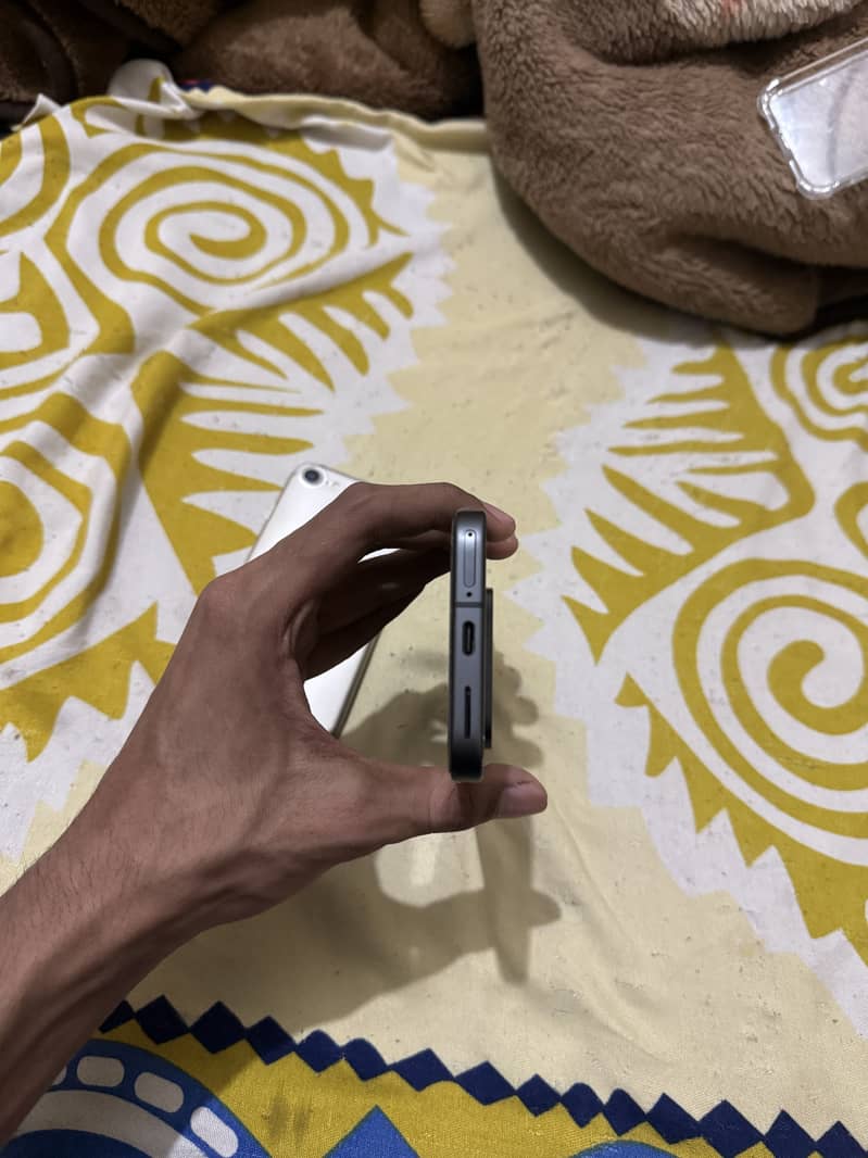 Google Pixel 9 4