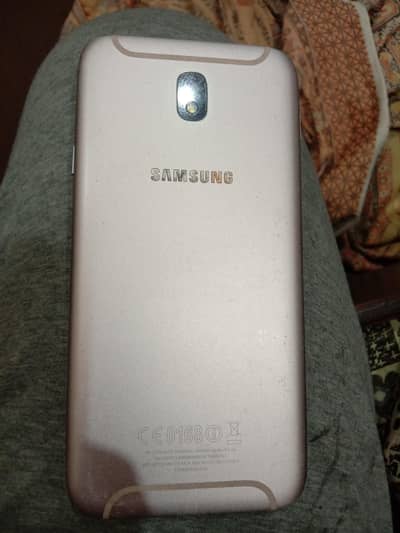 Samsung Mobile J7 Pro with charger