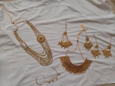 Beautiful Golden jwelry set for bridals